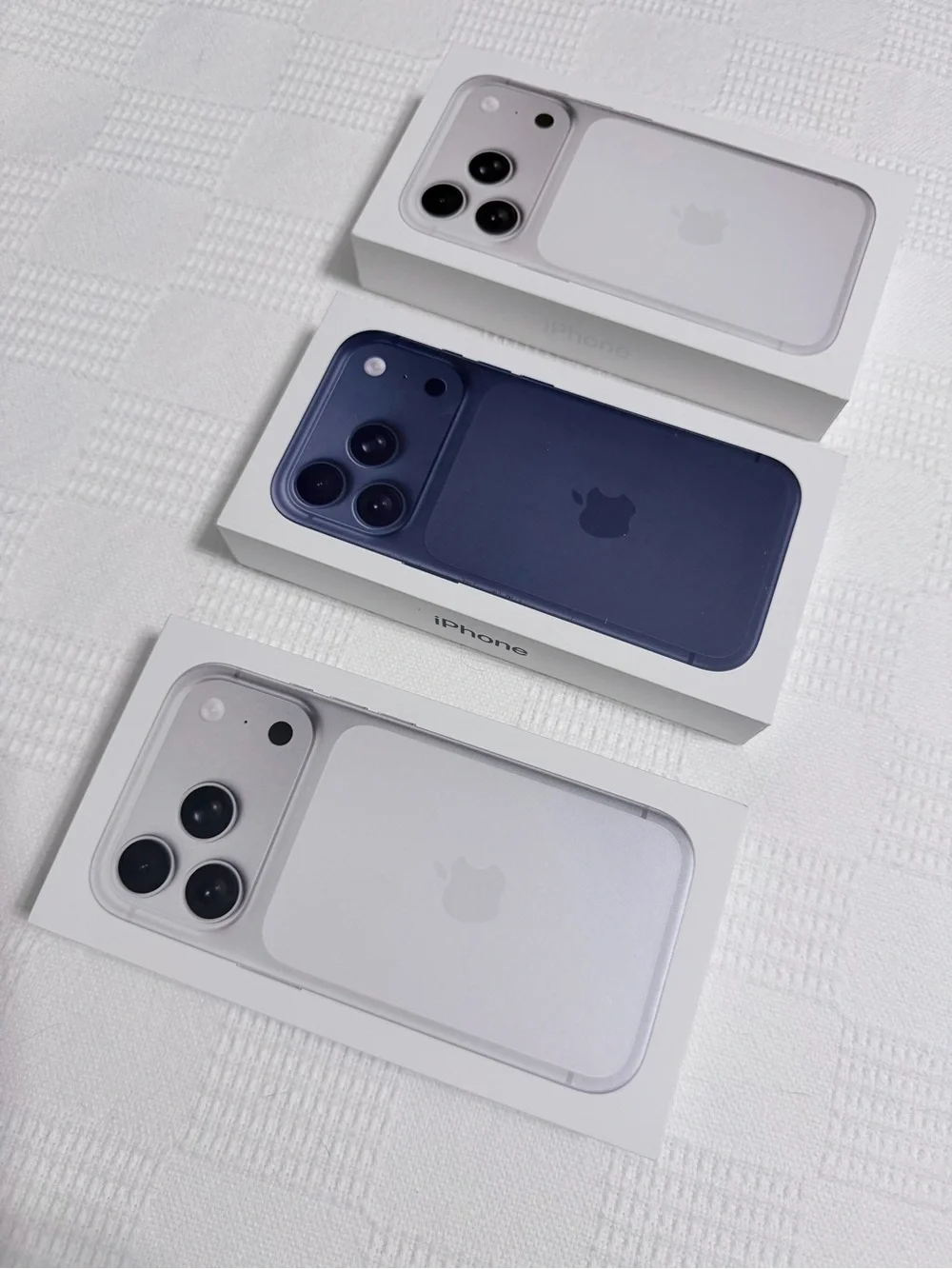 17 Pro Apple iPhone Original Box in Navy Blue and Silver